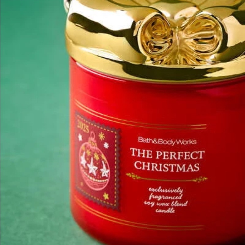 Bath & Body Works The Perfect Christmas Festive Red and Gold Candle